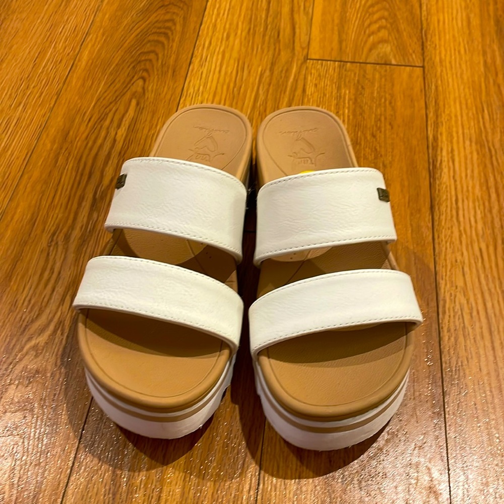 Reef shoes NWOT Perfect condition ❤️